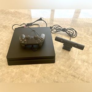 EUC PlayStation 4 Console, control and camera.